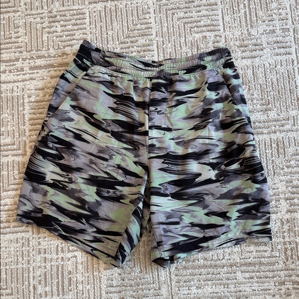 Lululemon Mens Pace Breaker Linerless Athletic Shorts 7” Paint Glide Green Black